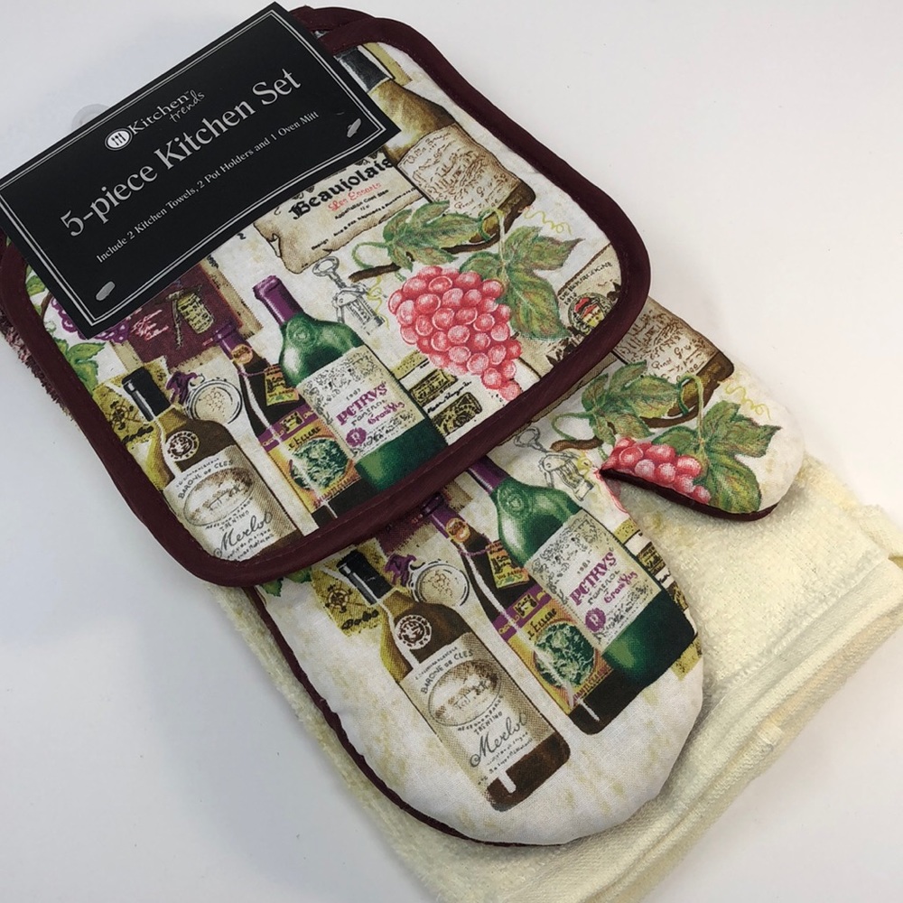 5 piece set 2 towels 2 potholders 1oven mitt